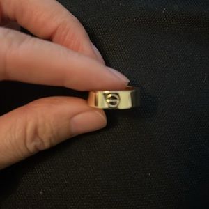 14k yellow gold ring (hollow)